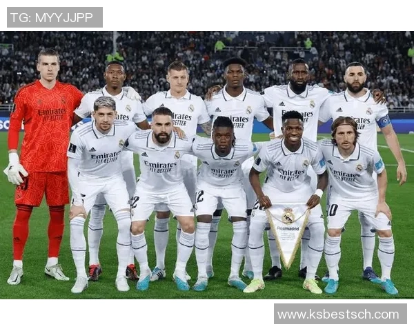 足球明星脸部剪影艺术展览揭幕见证传奇球员的独特魅力与风采